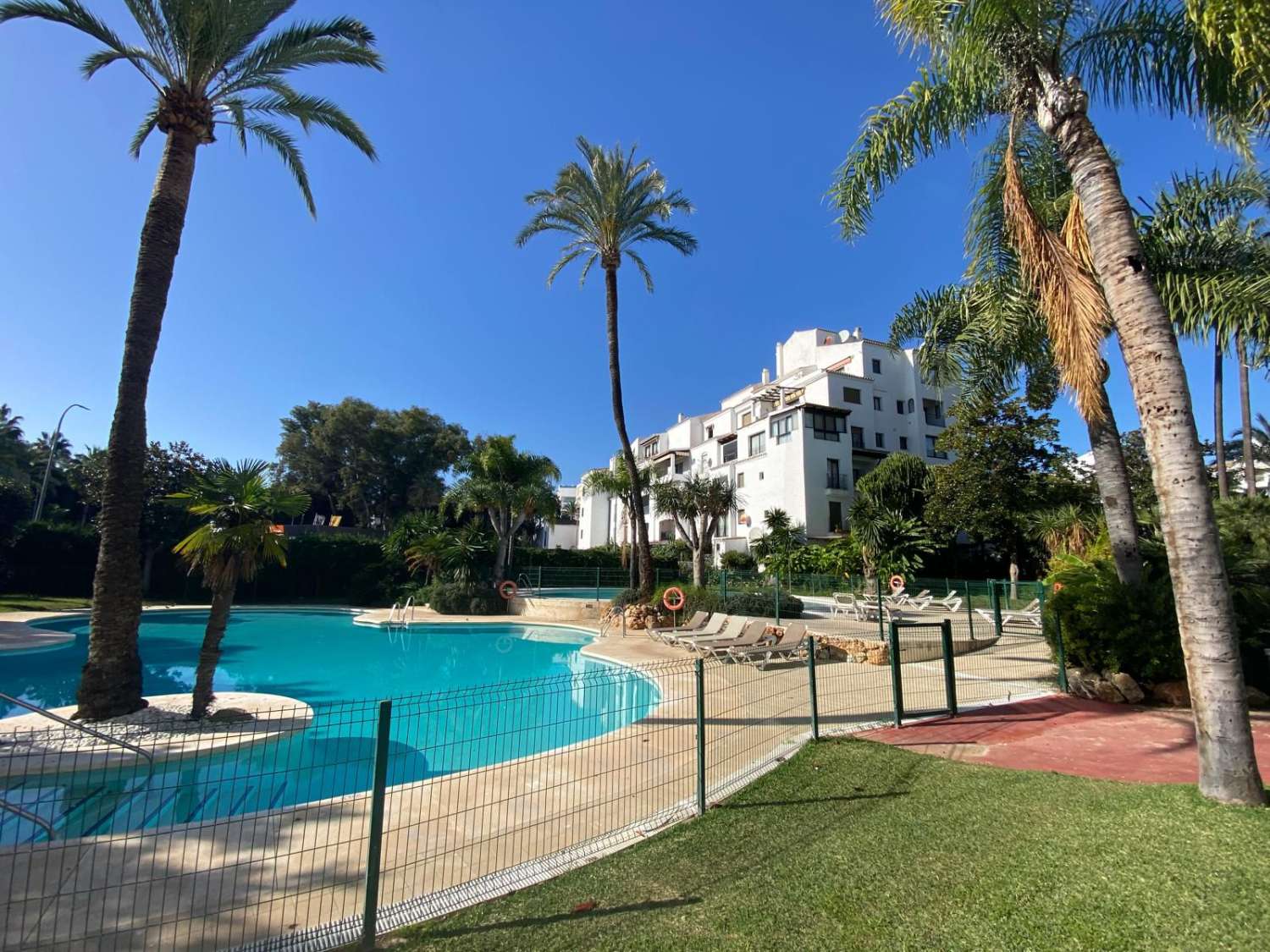 Location à long terme. Rez-de-chaussée avec jardin. Puerto Banús.