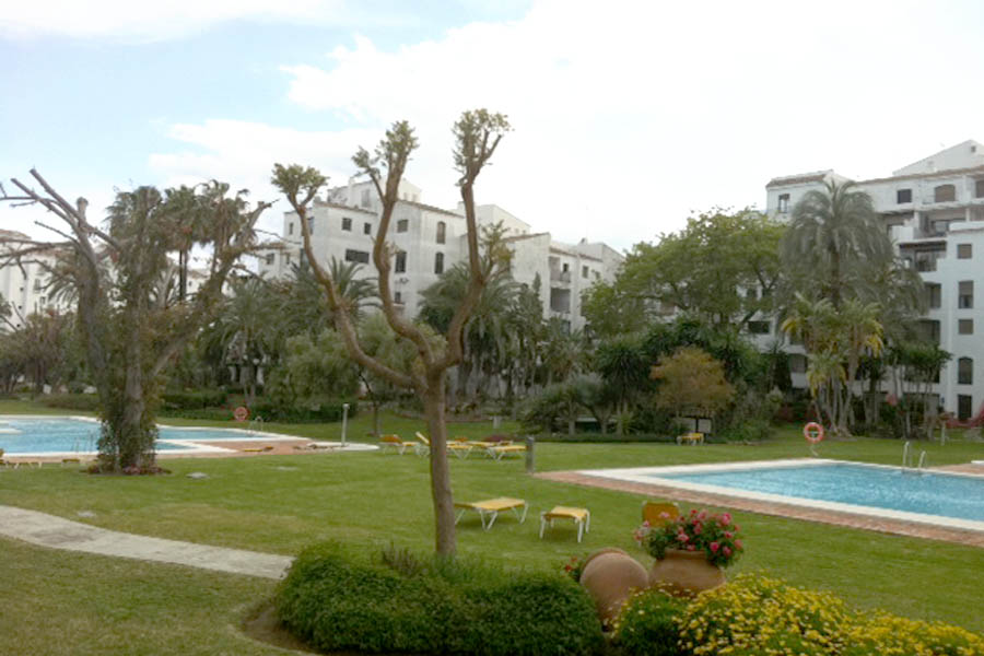 Location à long terme. Rez-de-chaussée avec jardin. Puerto Banús.