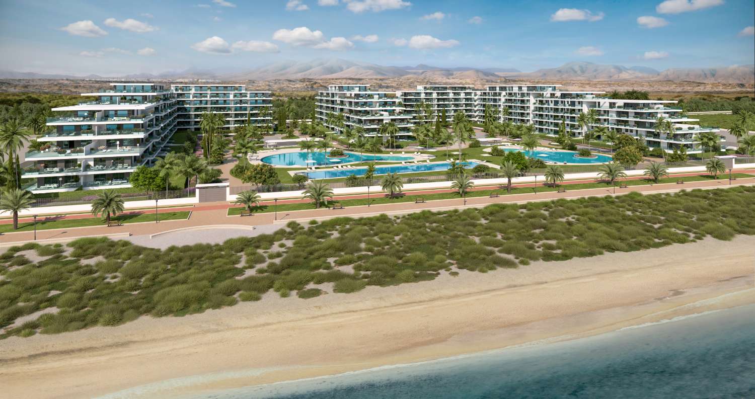 Te koop. Appartementen vanaf € 234.000. Zonaanbidders langs de kust. Almeria.