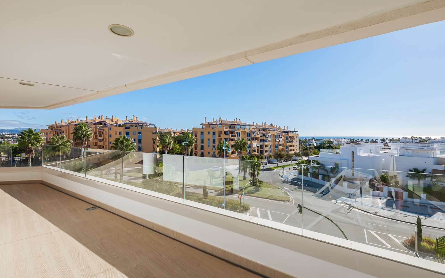 Til salg. Corner Penthouse i Acqua, et boligområde bygget i 2017. Marbella. Indeholder 2 garager og opbevaringsrum.